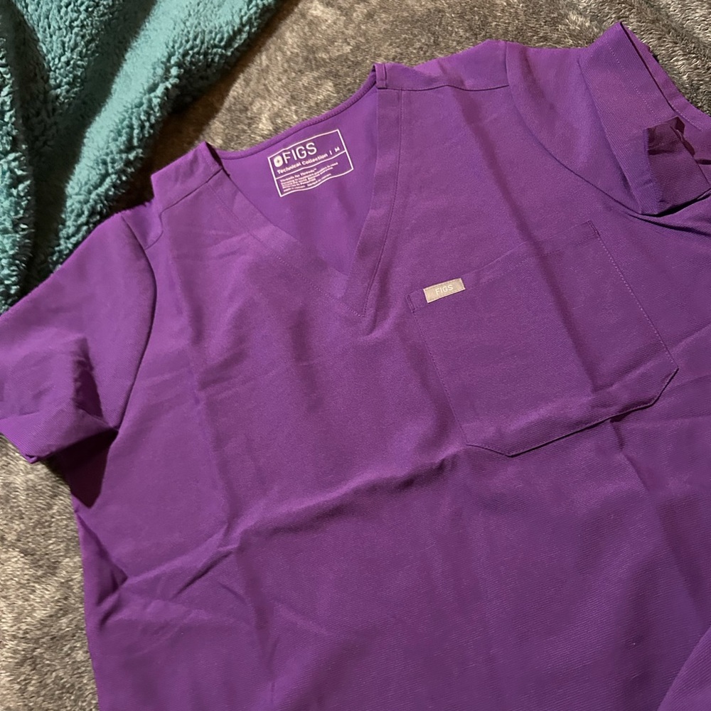 Figs purple top one pocket size M